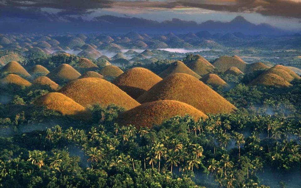 7D/6N Cebu, Bohol and Boracay Adventure: Whales, Waterfalls and Chocolate Hills