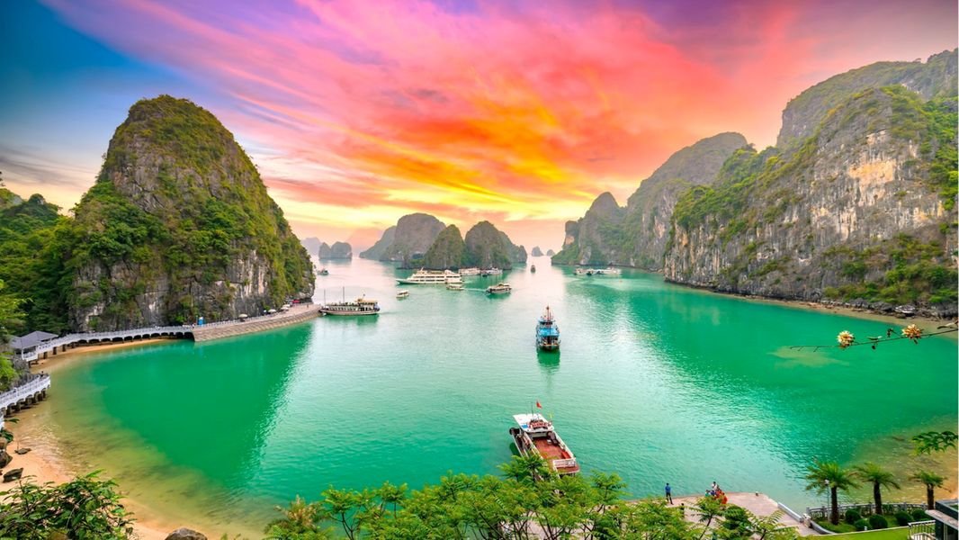 Vietnam Cultural & Coastal Tour
