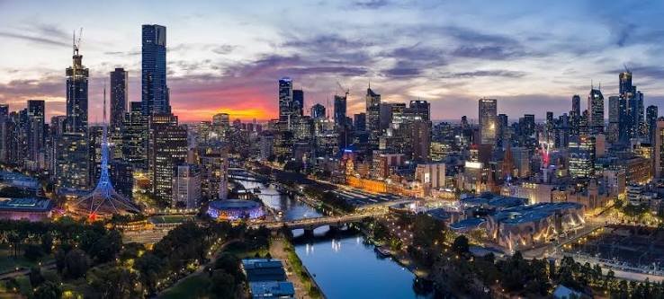 Melbourne to Sydney – Twelve Apostles, Blue Mountains & Night Views Tour